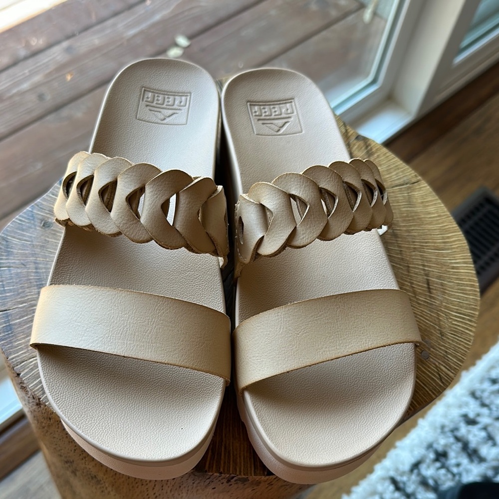 Reef Tan Sandals Comfortable Cushioned Design - Picture 7 of 7